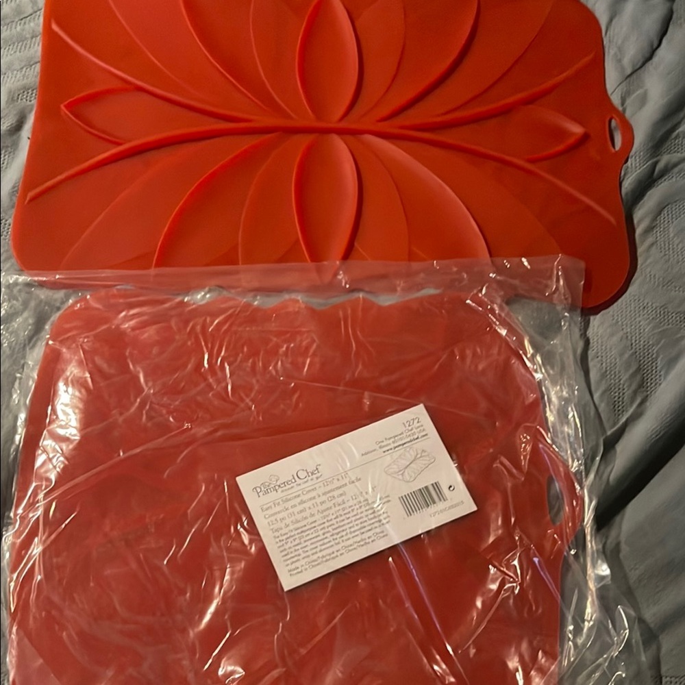 Pampered Chef Red Silicone Easy Fit Cover